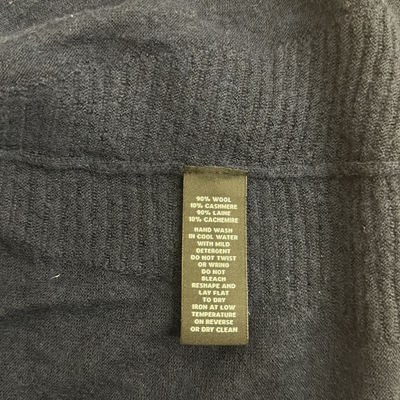 EUC SAKS FIFTH AVENUE LUXURY WOOL-CASHMERE CARDIGAN - Picture 10 of 10